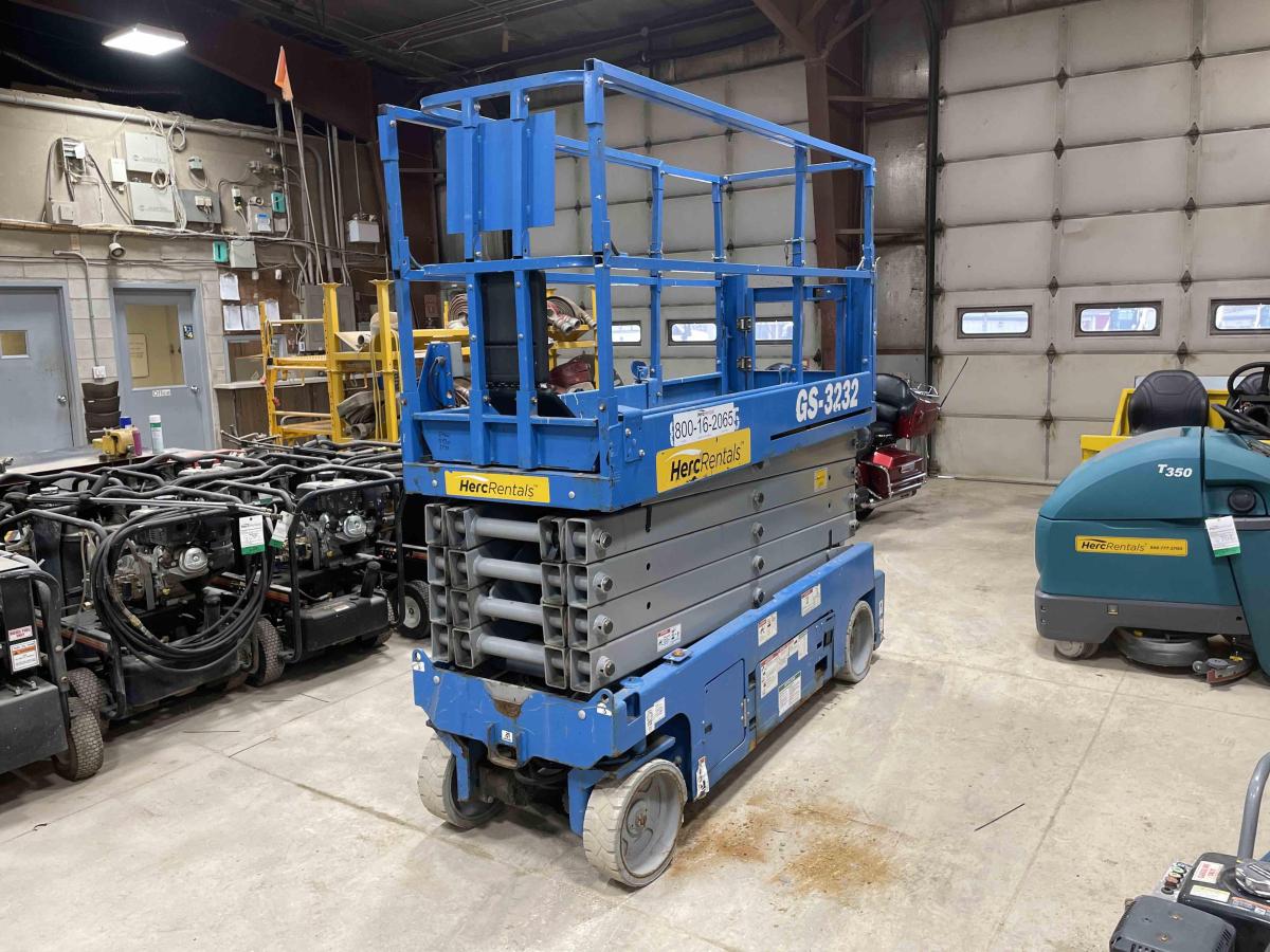 2017 Genie GS-3232