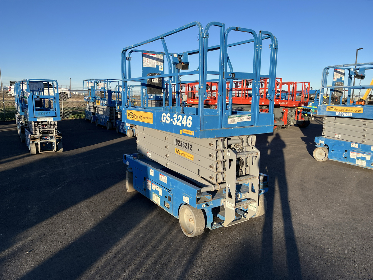 2018 Genie GS-3246