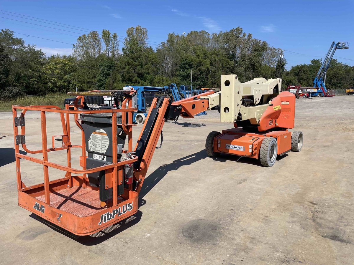 2015 JLG E400AJPN-1