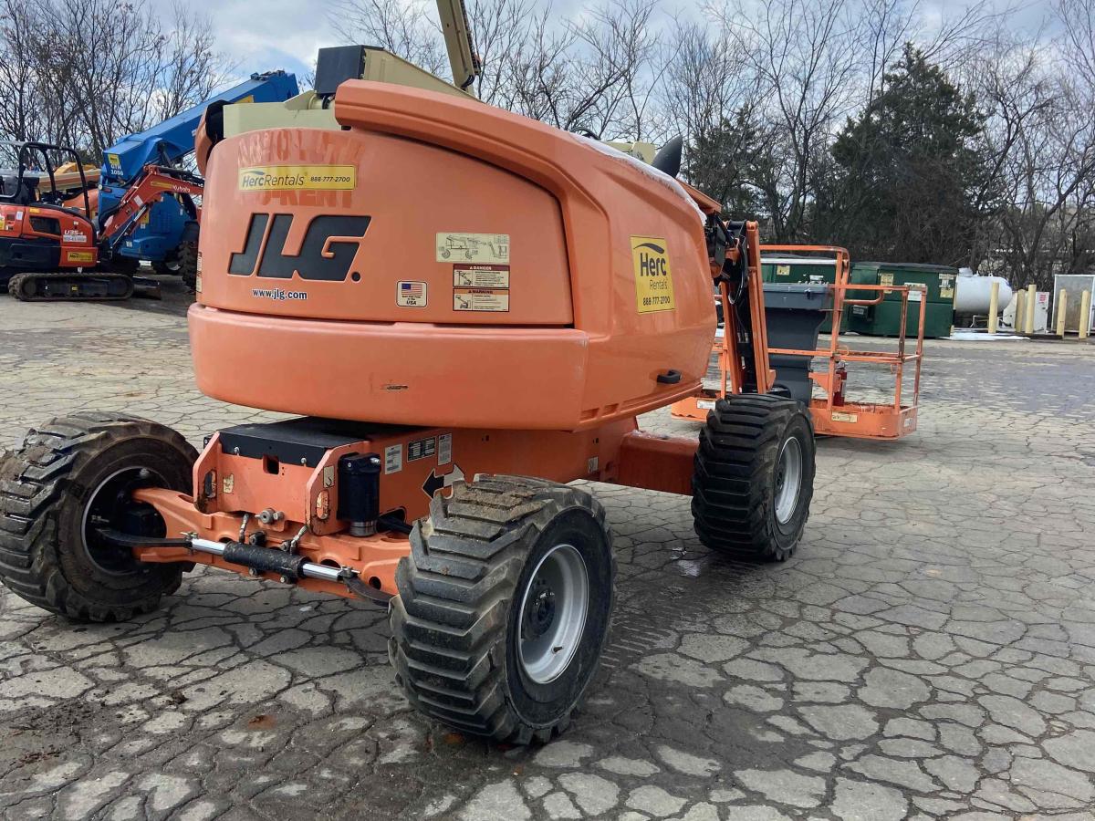 2017 JLG 450AJ