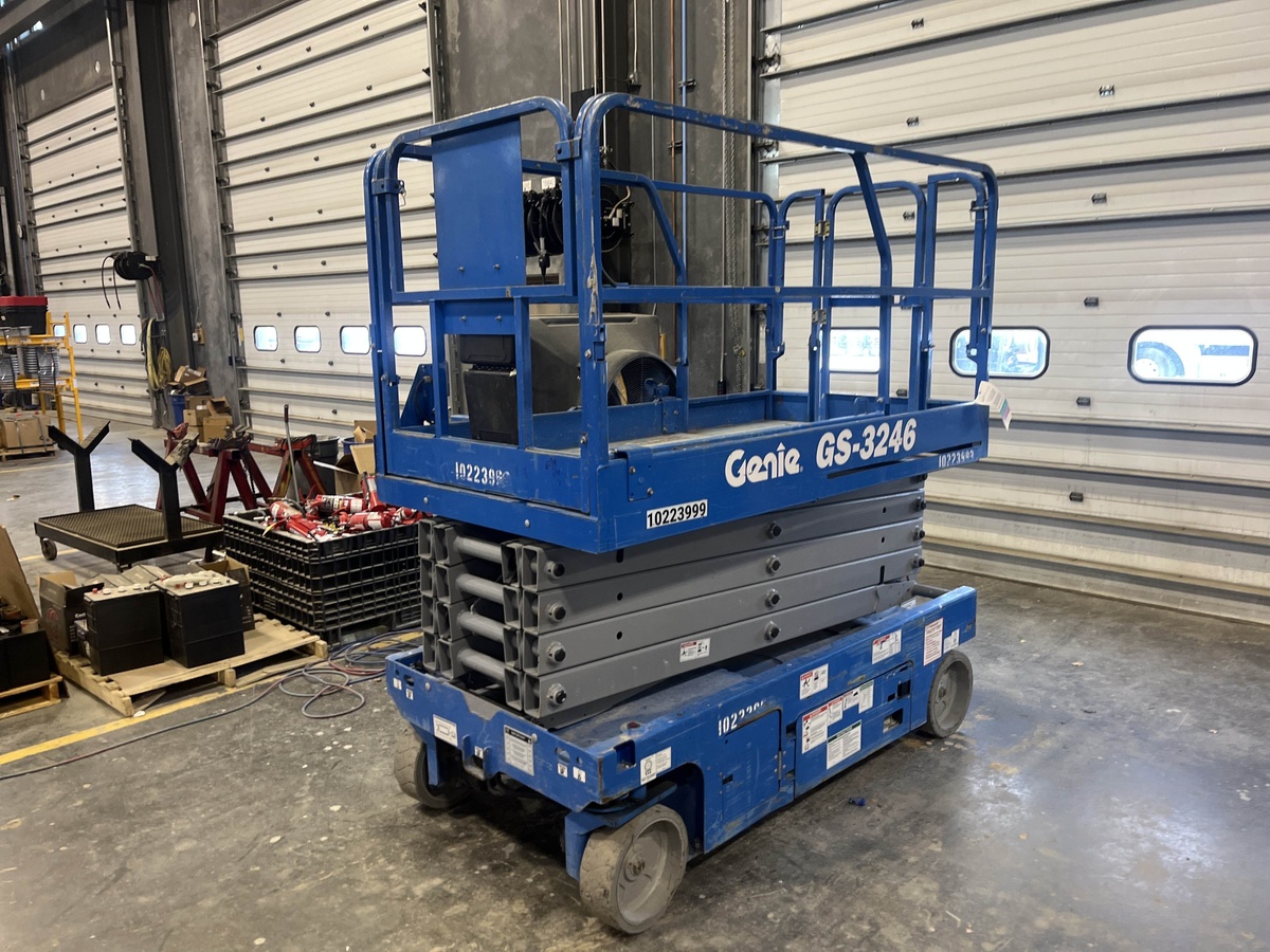 2017 Genie GS-3246