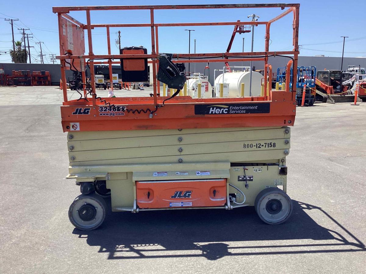 2016 JLG 3246ES