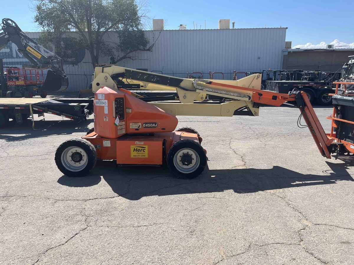2016 JLG E450AJ
