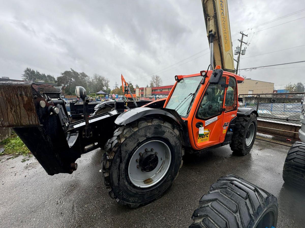 2018 JLG 1255