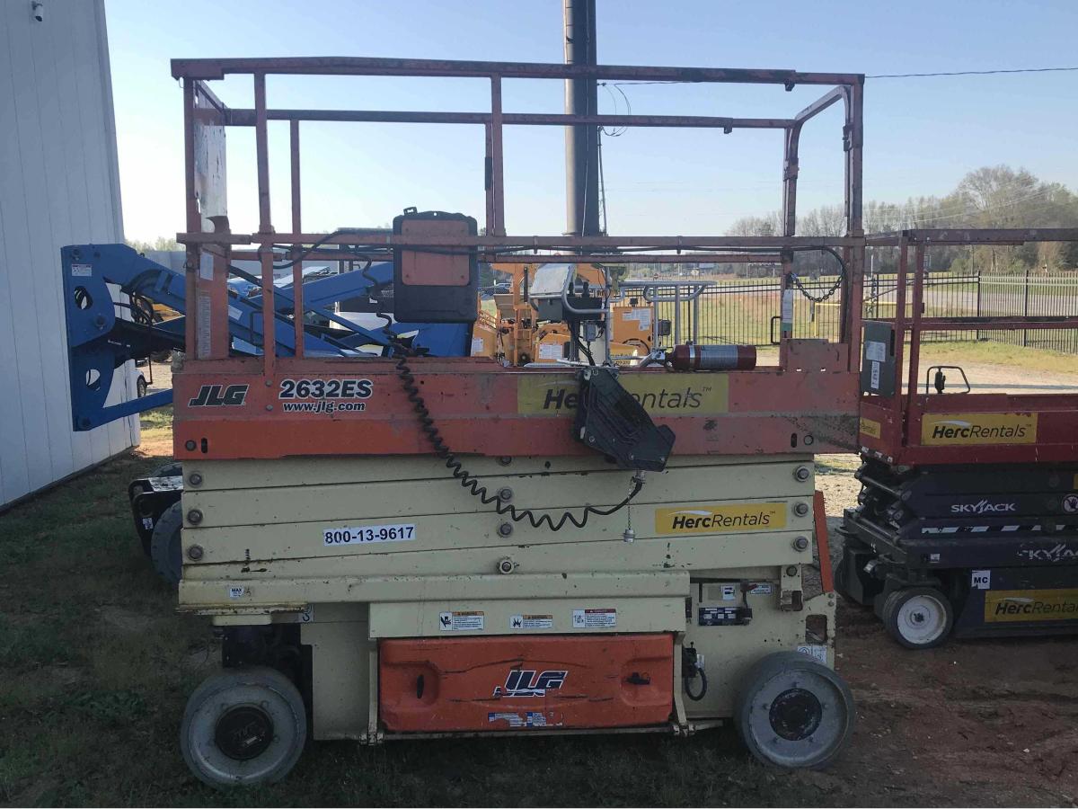 2017 JLG 2632ES