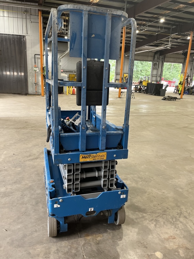 2019 Genie GS1330M-2