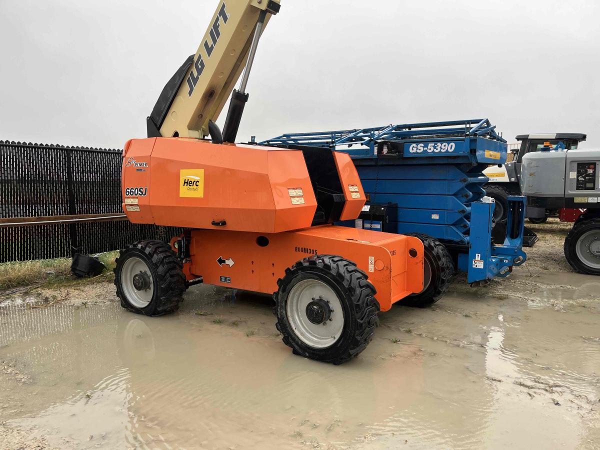 2016 JLG 660SJ