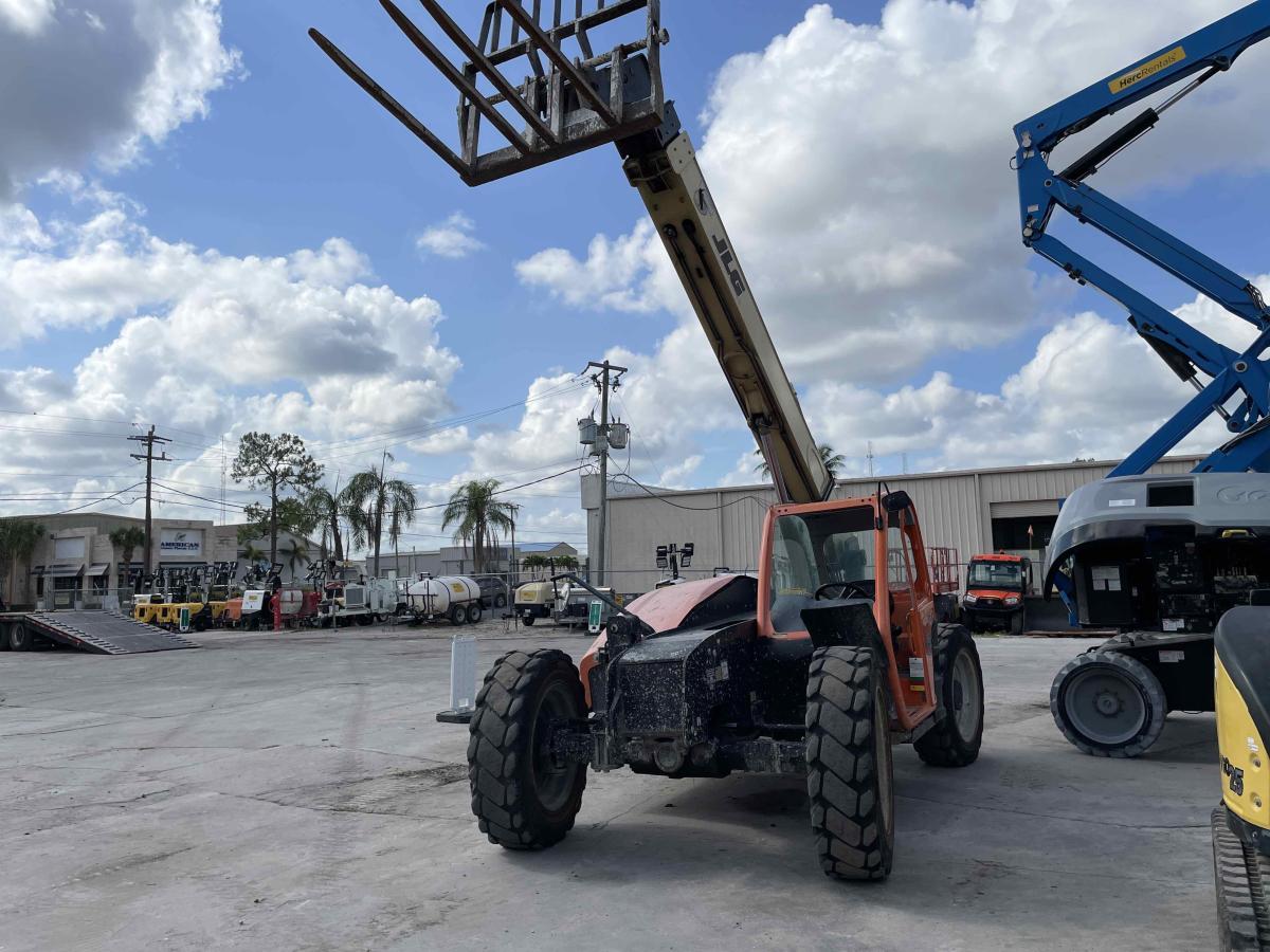 2018 JLG G6-42A-8