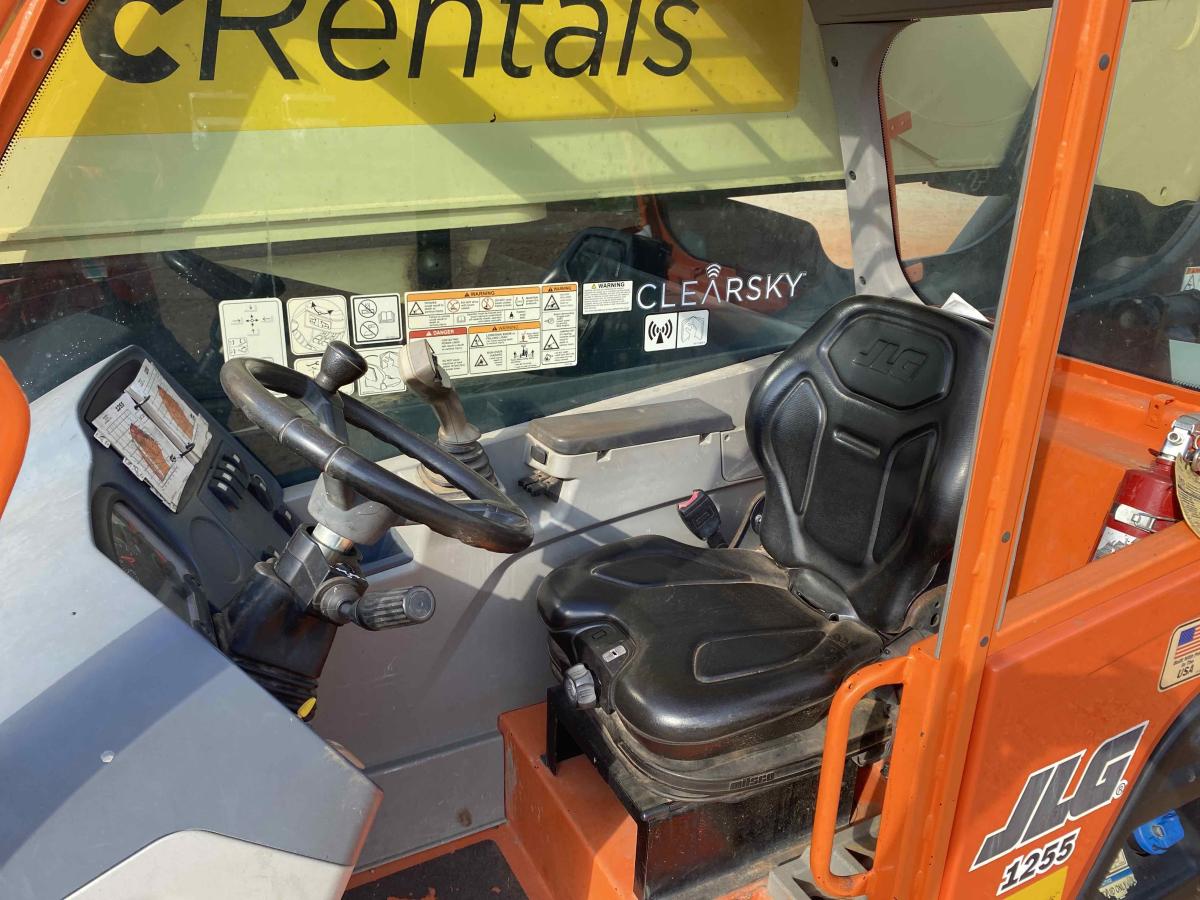 2019 JLG 1255