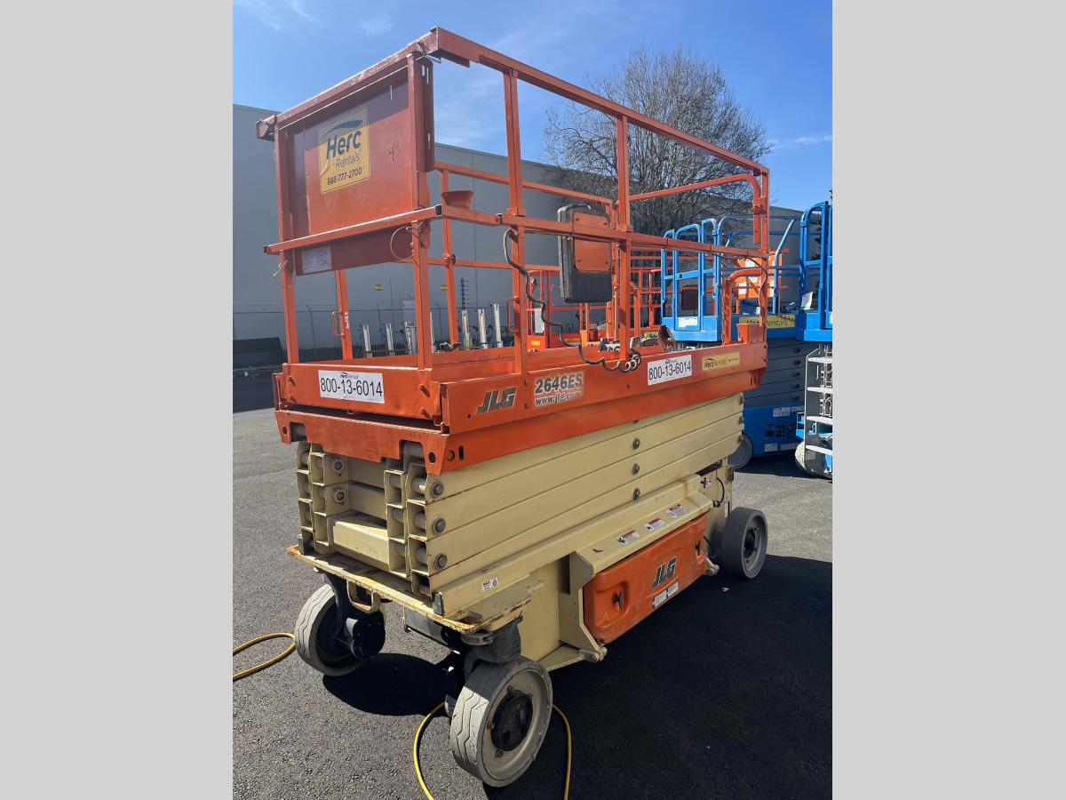 2017 JLG 2646ES