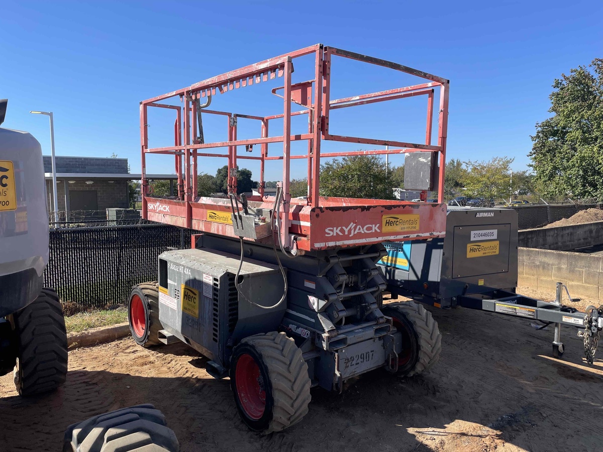 2017 Skyjack SJ-6832RT-3