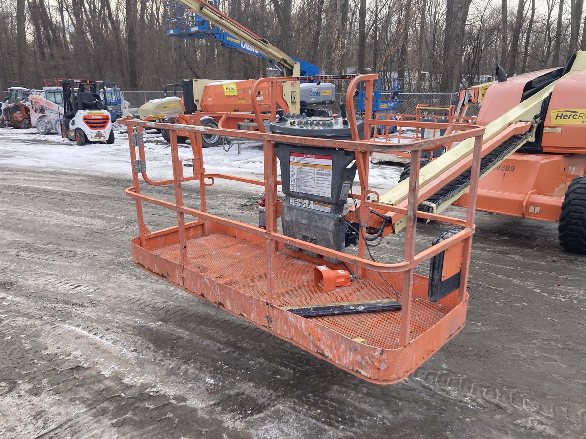 2017 JLG 400S-2