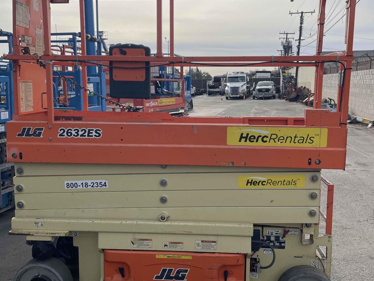 2017 JLG 2632ES