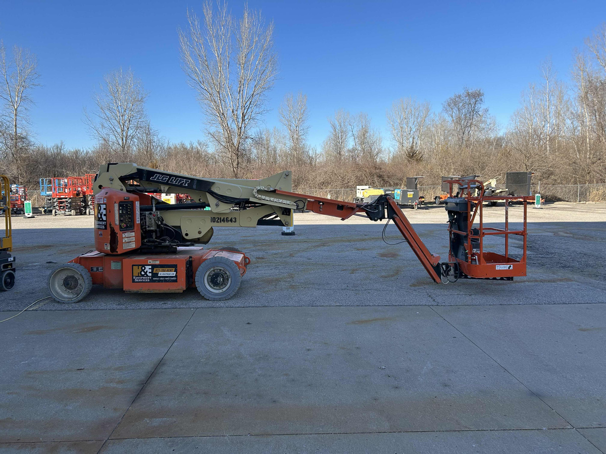 2017 JLG E400AJPN-3