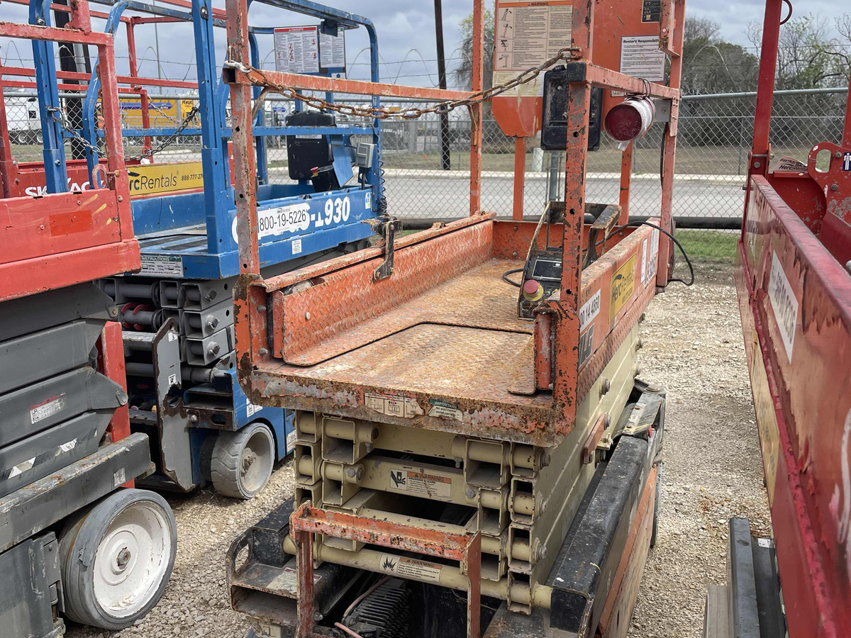 2017 JLG 1932R