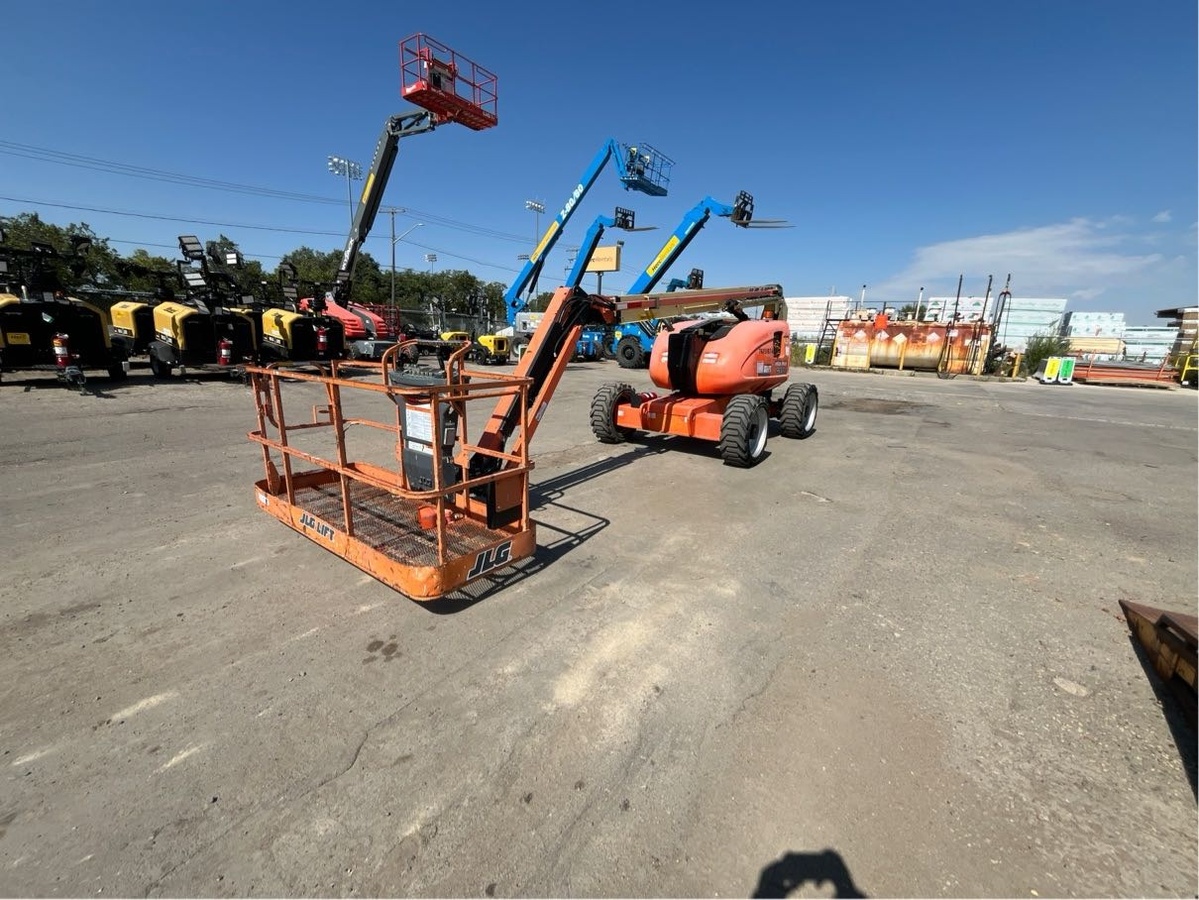 2012 JLG 600AJ