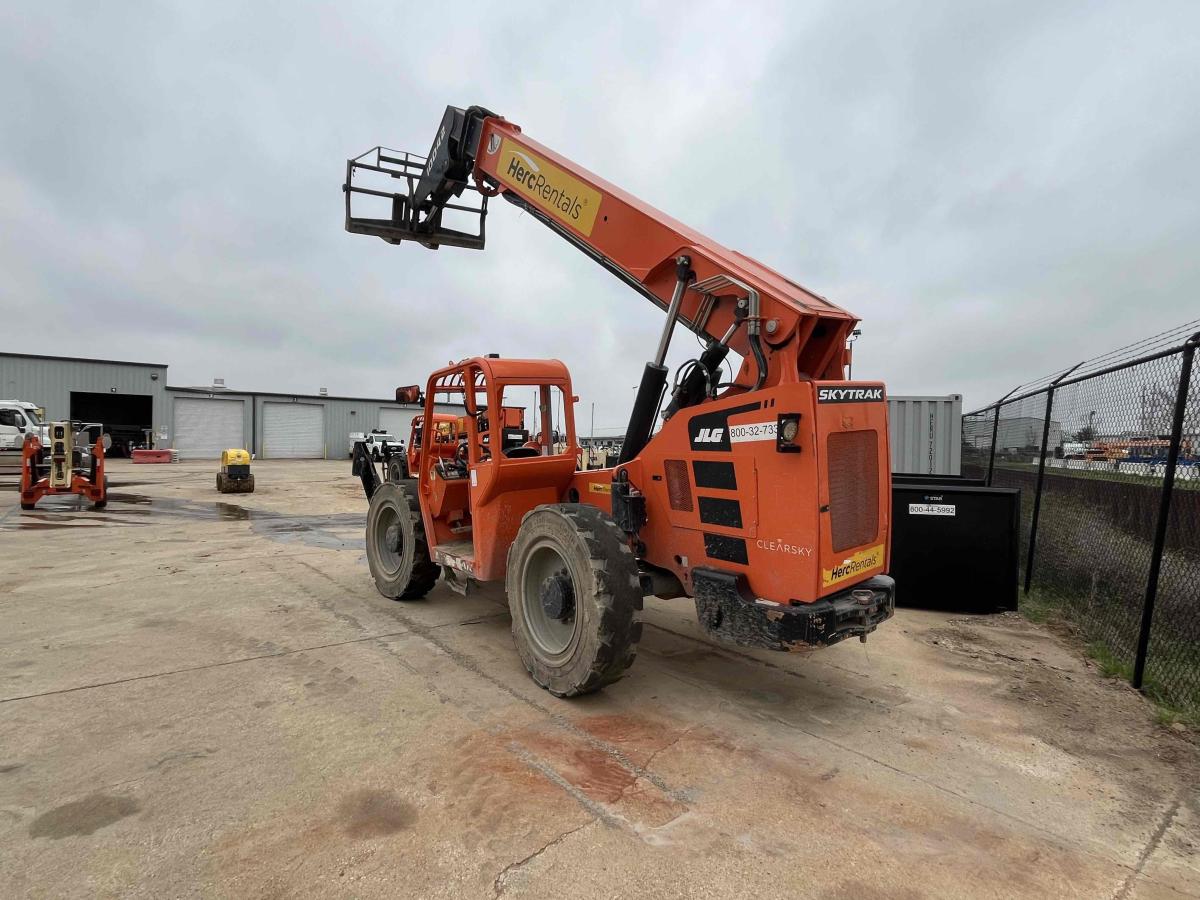 2021 SkyTrak 10042