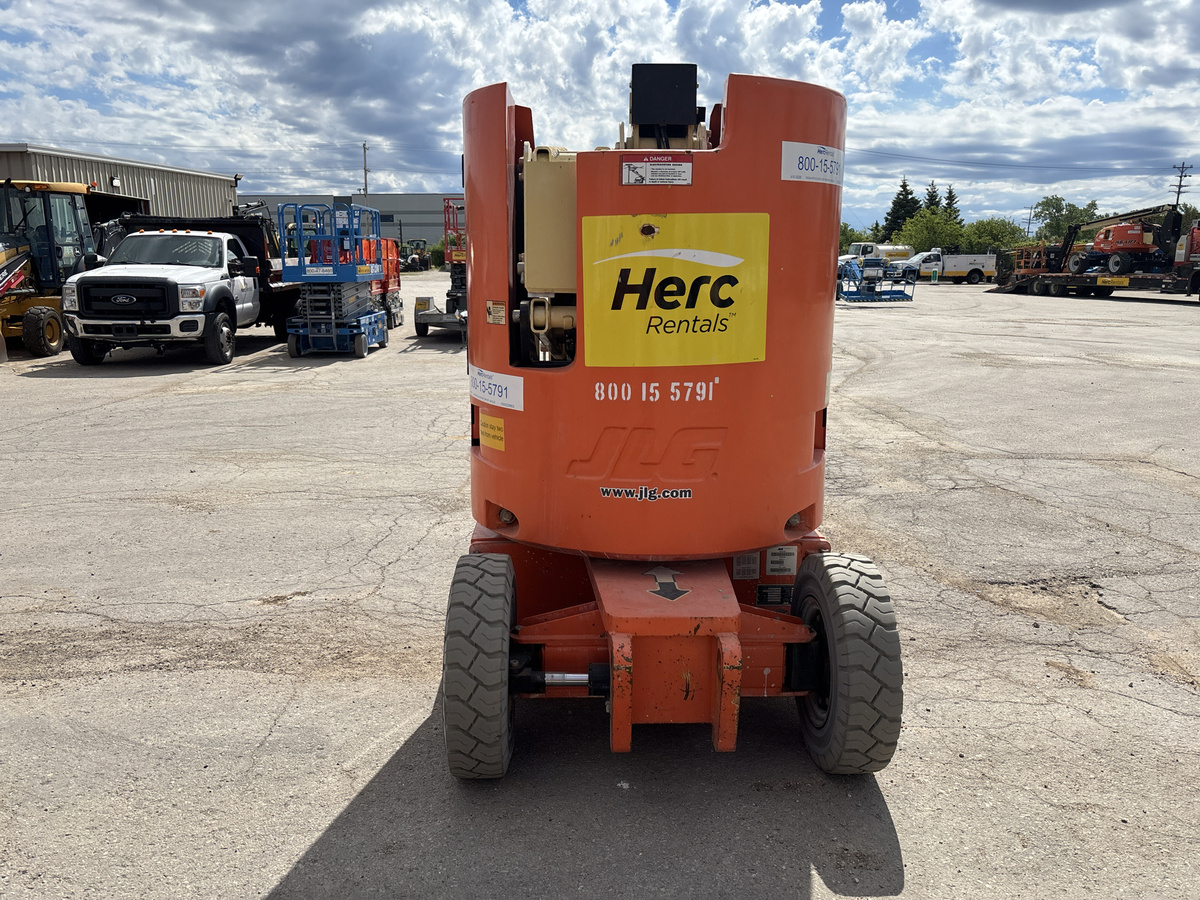 2017 JLG E300AJP-10