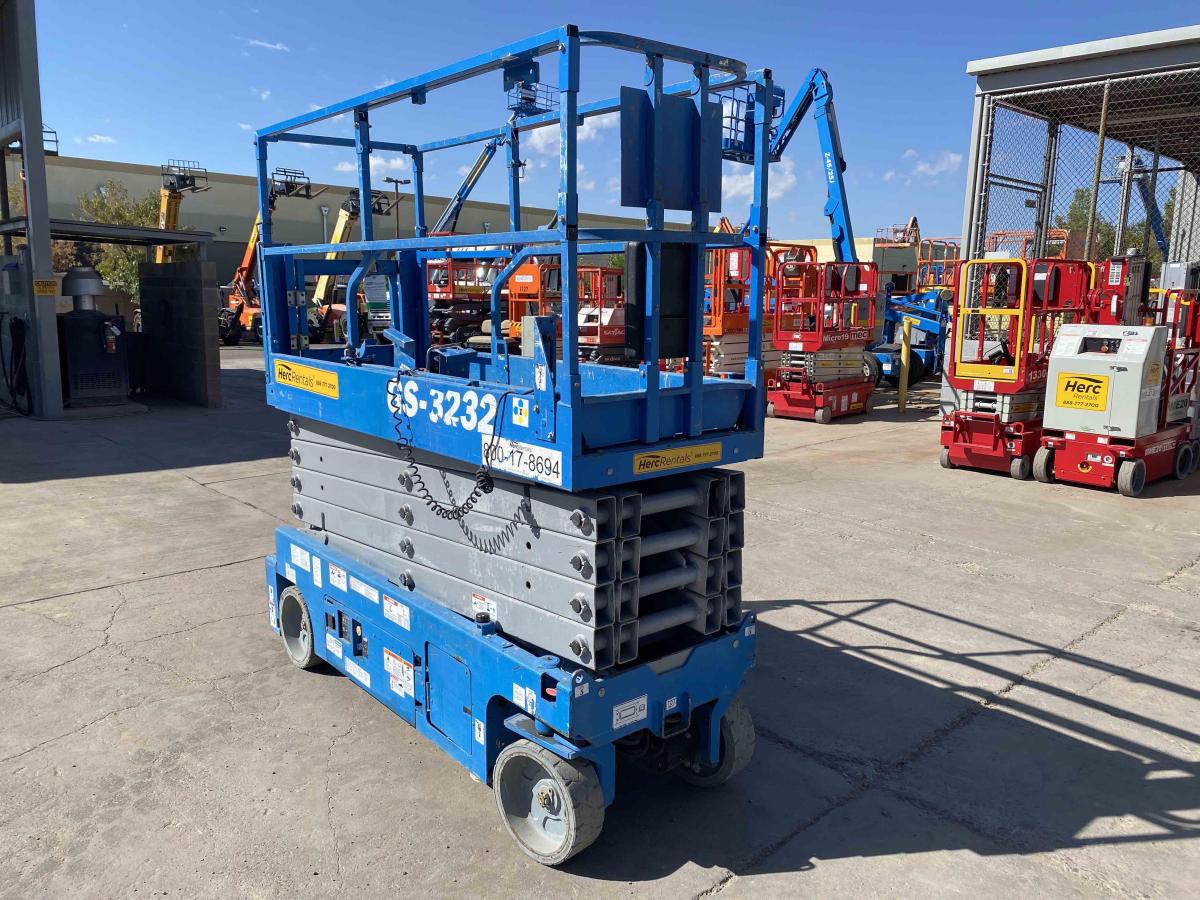 2017 Genie GS-3232