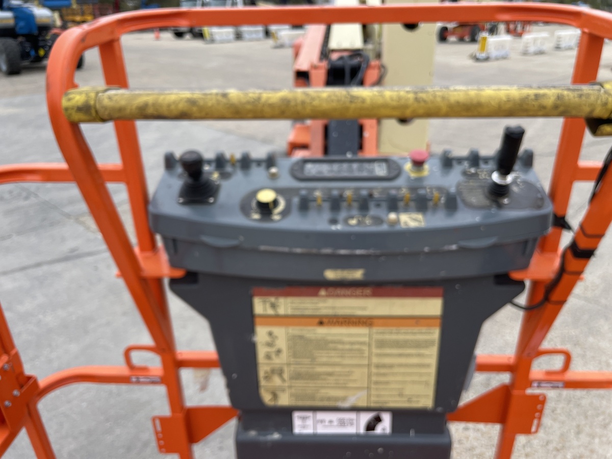 2017 JLG E450AJ-7