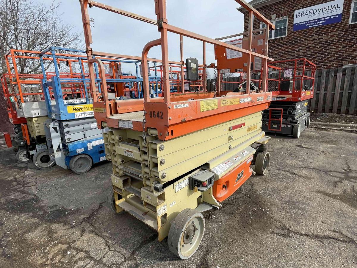 2019 JLG 2646ES