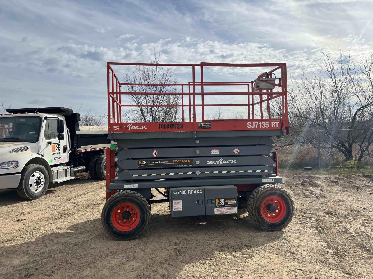 2016 Skyjack SJ-7135RT