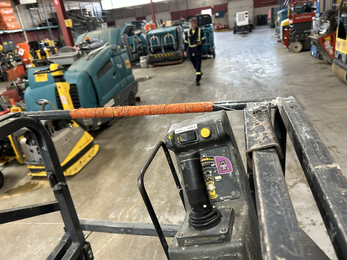 2016 JLG 20MVL-7