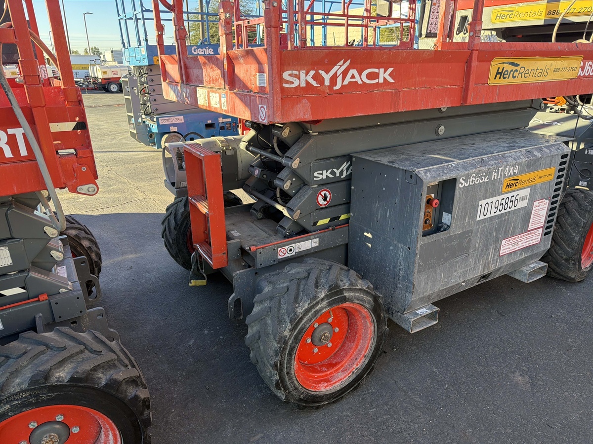 2016 Skyjack SJ-6832RT