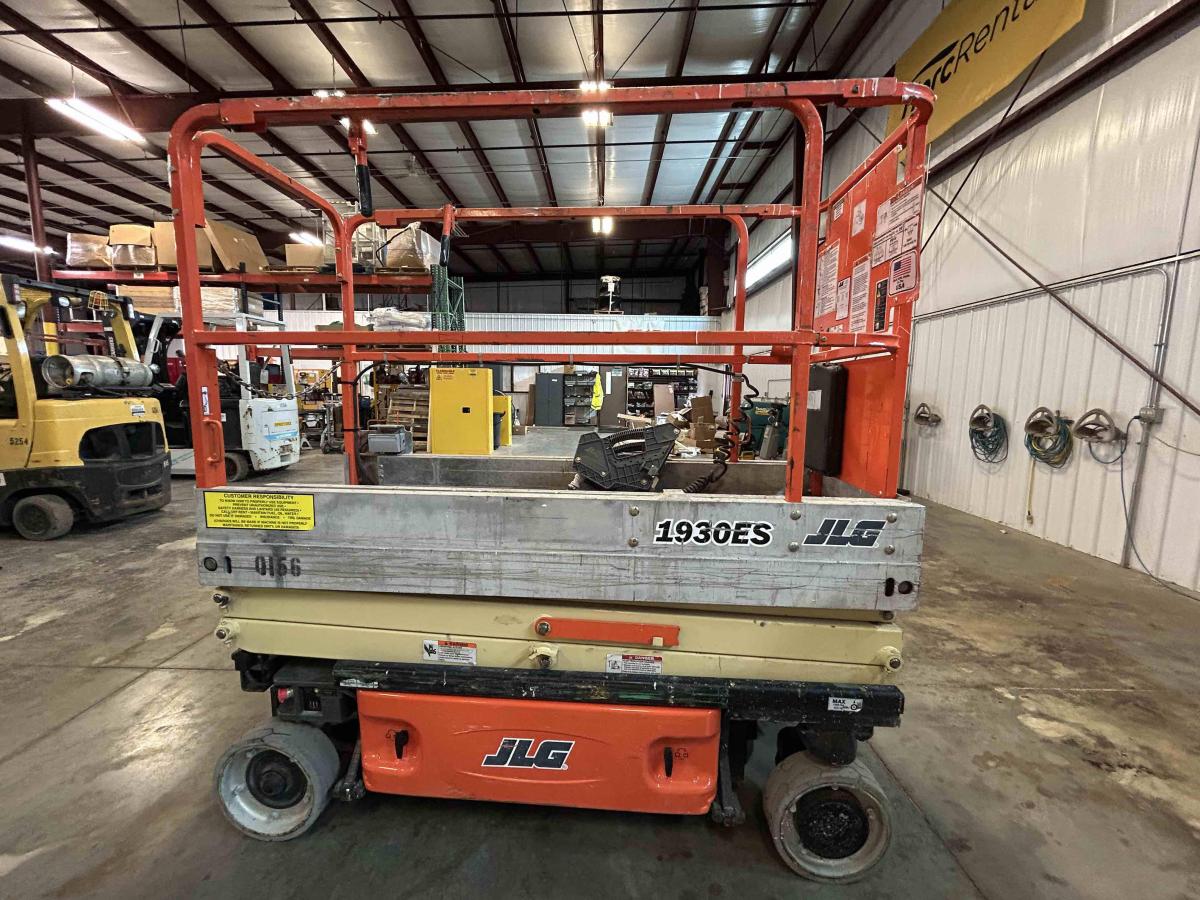 2012 JLG 1930ES