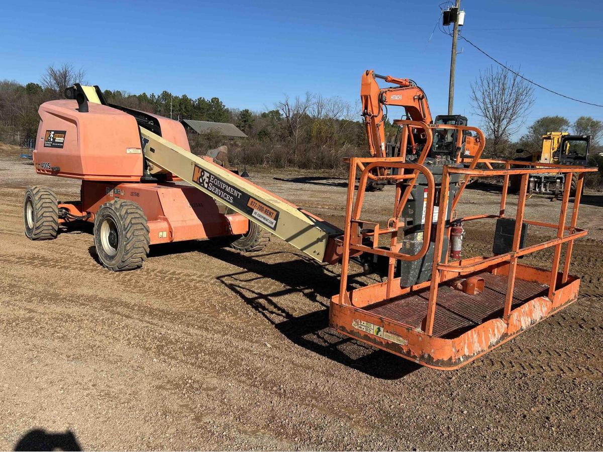 2016 JLG 400S