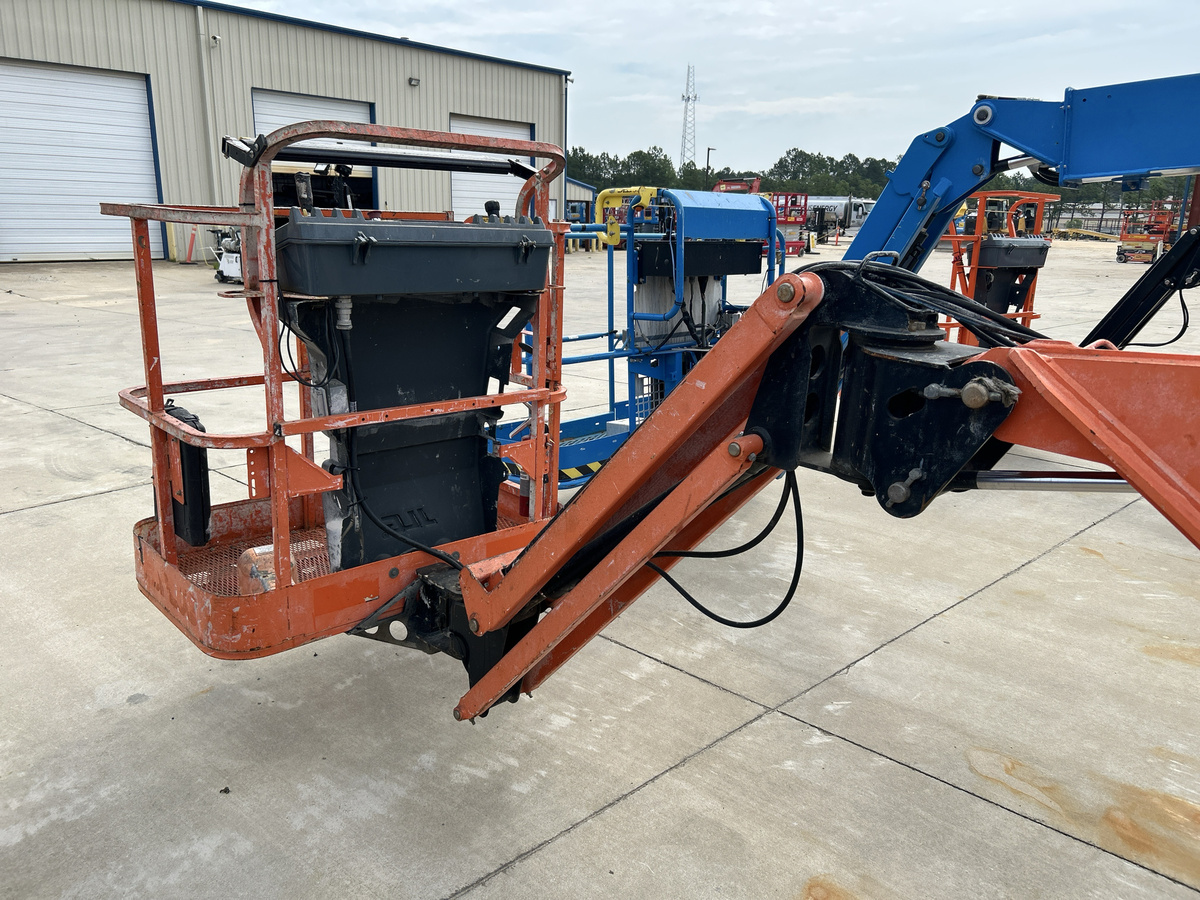 2014 JLG E400AJPN-8