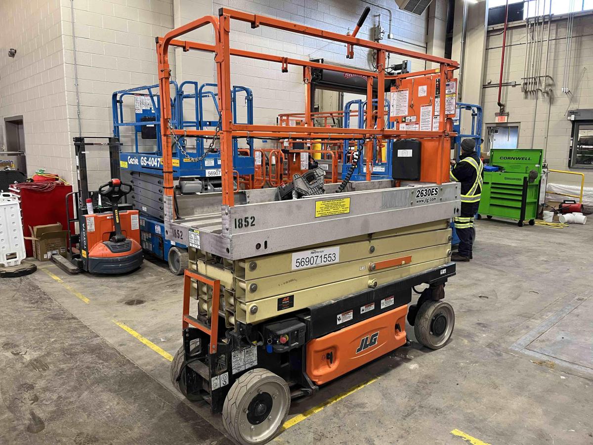 2013 JLG 2630ES