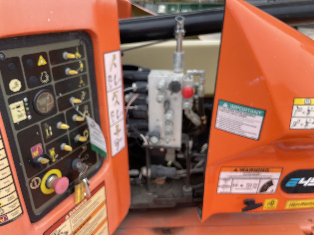 2017 JLG E450AJ-8