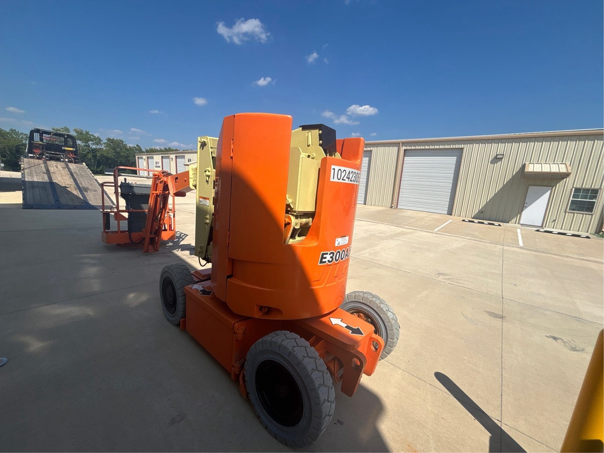 2018 JLG E300AJP-2