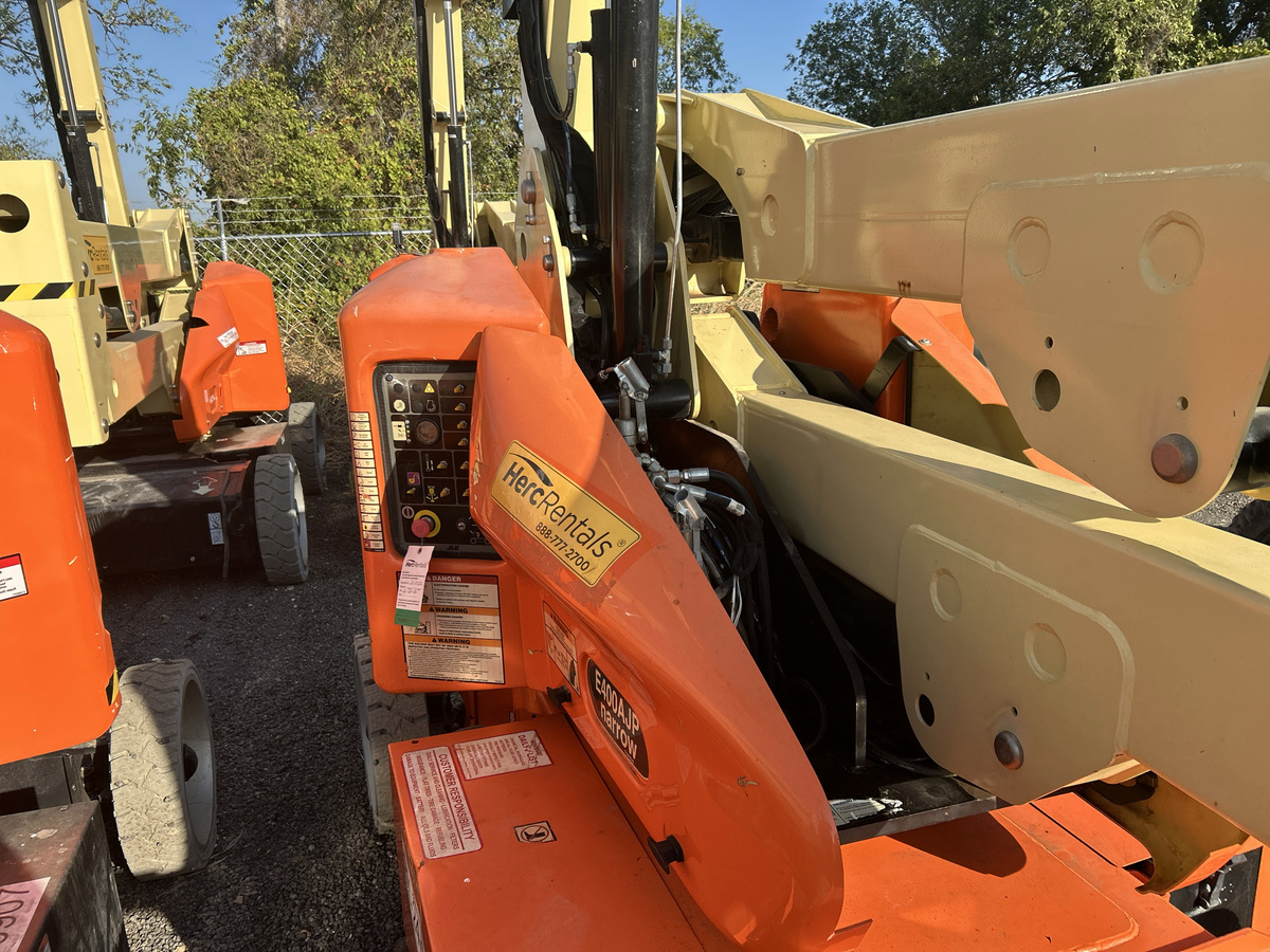 2018 JLG E400AJPN-8
