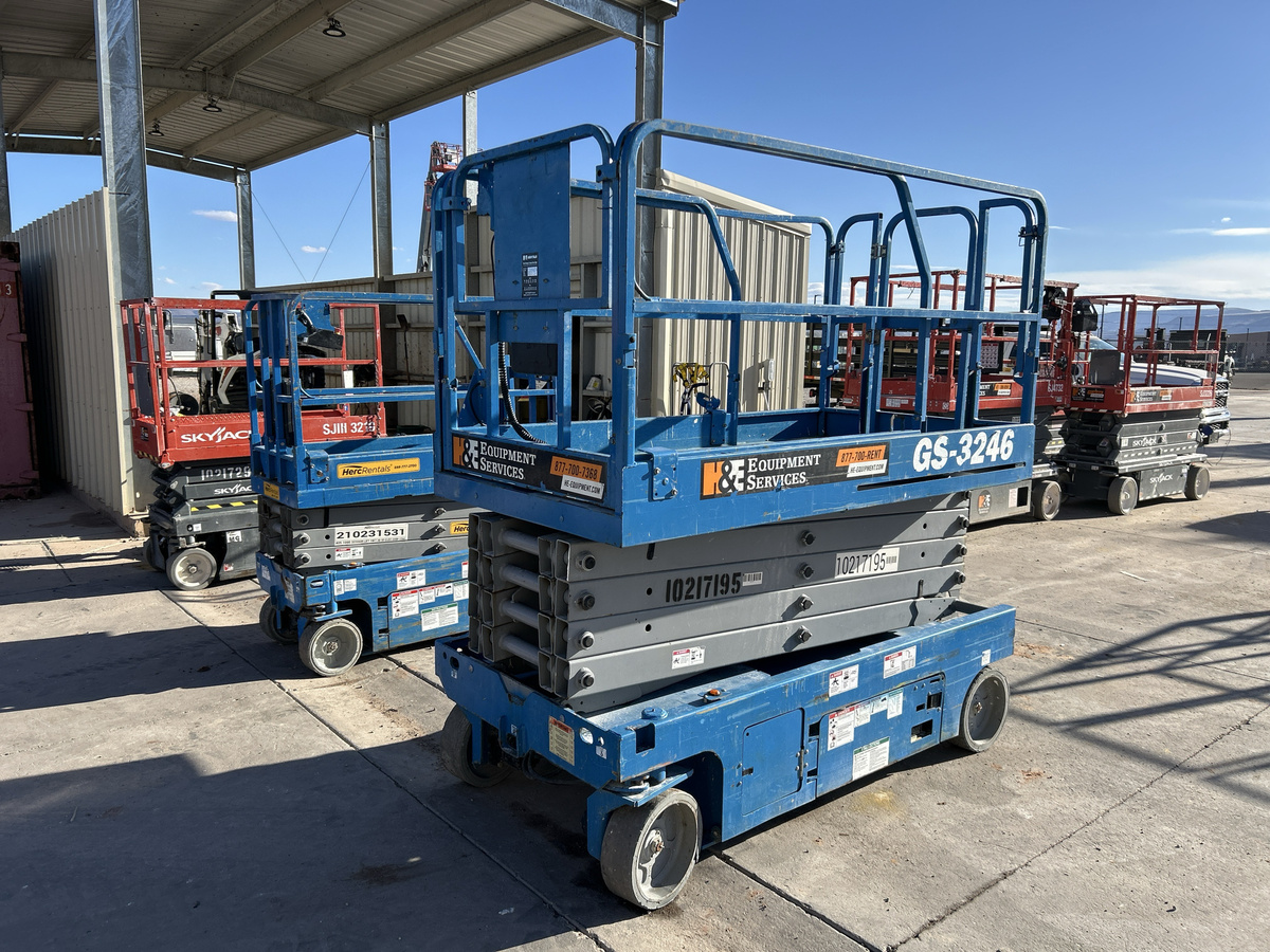 2017 Genie GS-3246-3