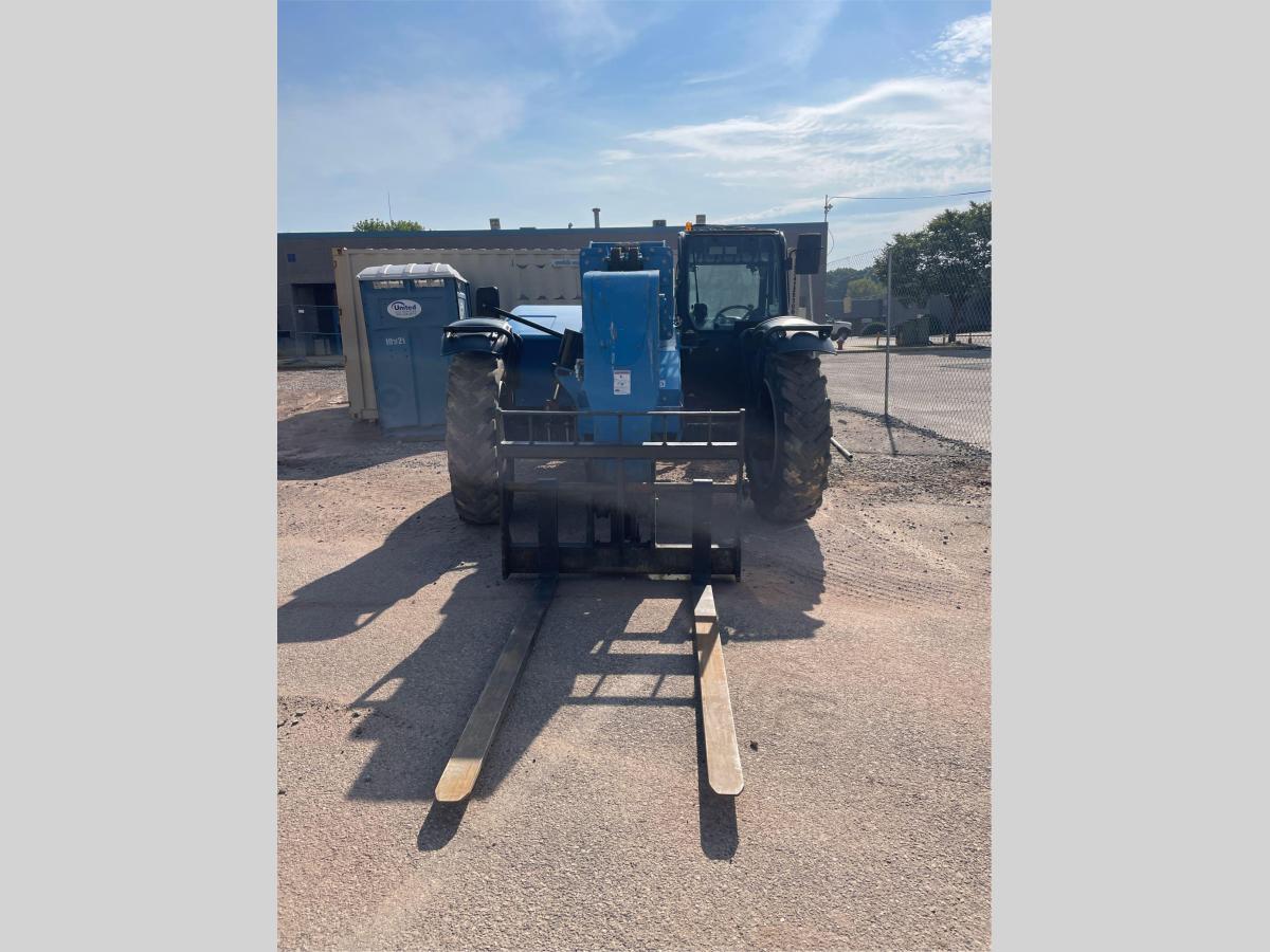 2017 Genie GTH 844
