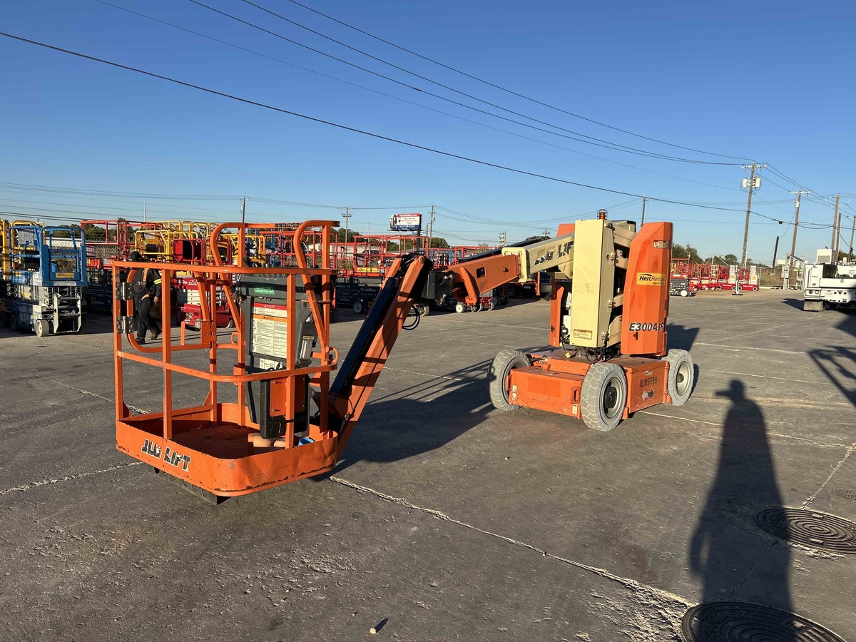 2016 JLG E300AJP-3