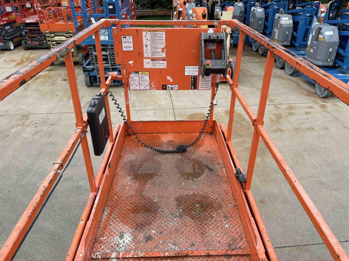 2018 JLG 3246ES