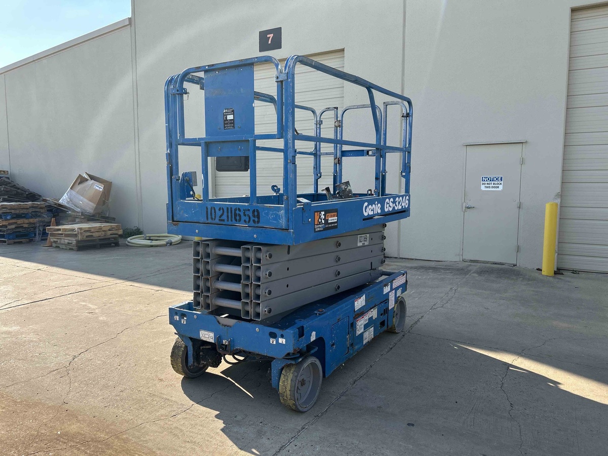 2017 Genie GS-3246-2