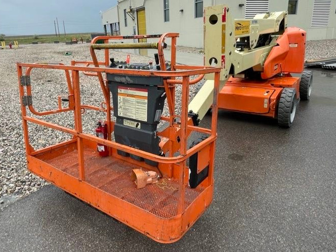 2016 JLG E450A-4