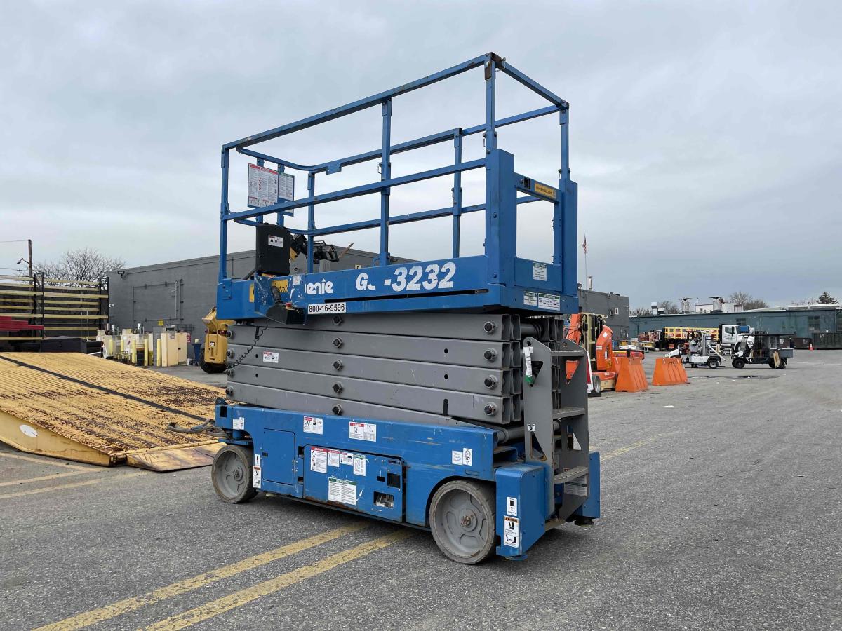 2017 Genie GS-3232
