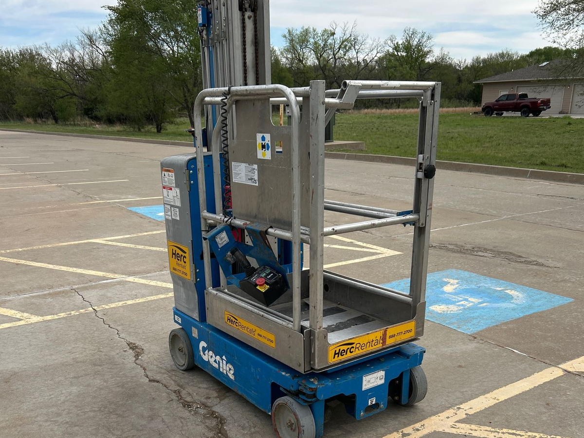 2019 Genie GR-20 15 ft Scissor Lift - 258 Hours thumbnail 2