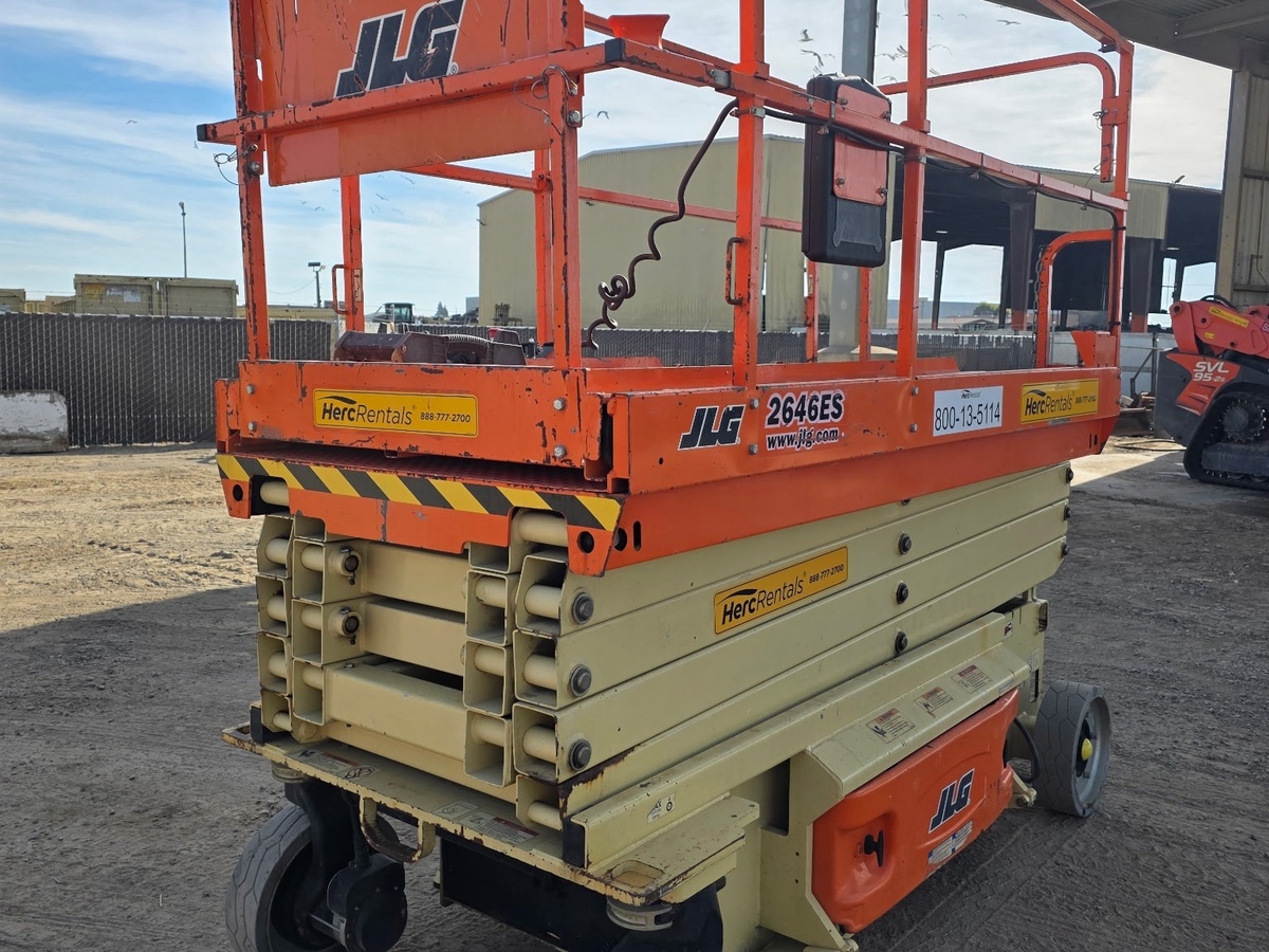 2017 JLG 2646ES-3
