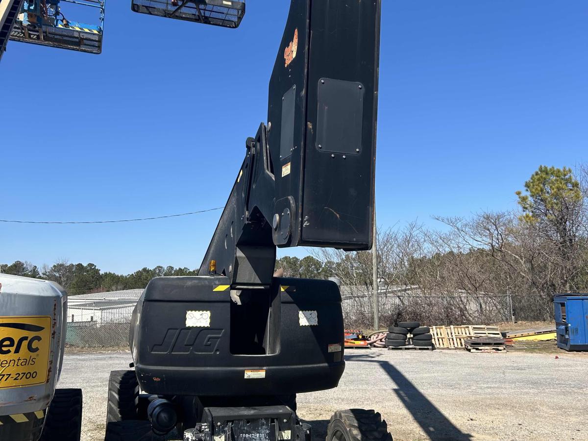 2016 JLG 800AJ