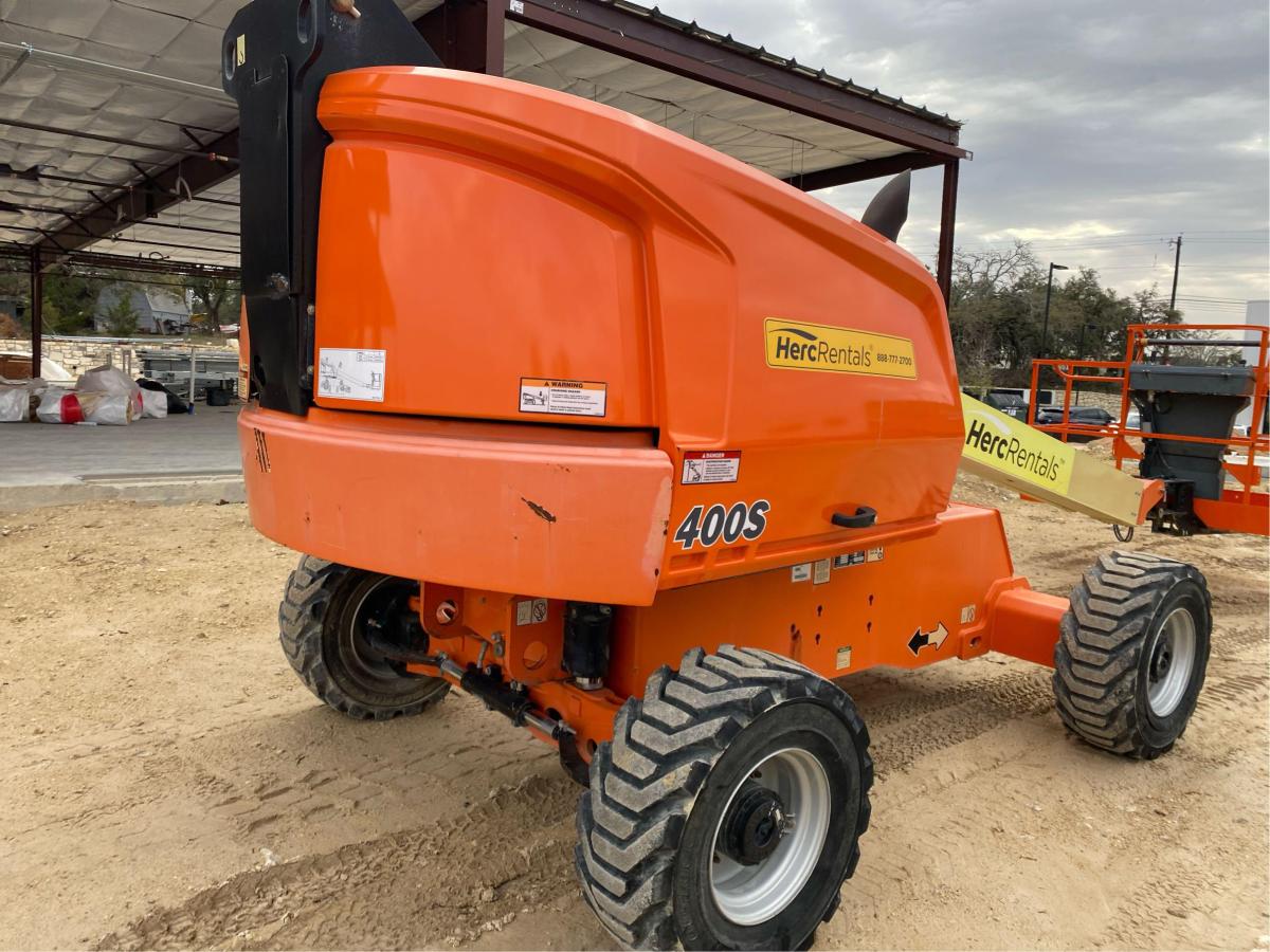 2018 JLG 400S