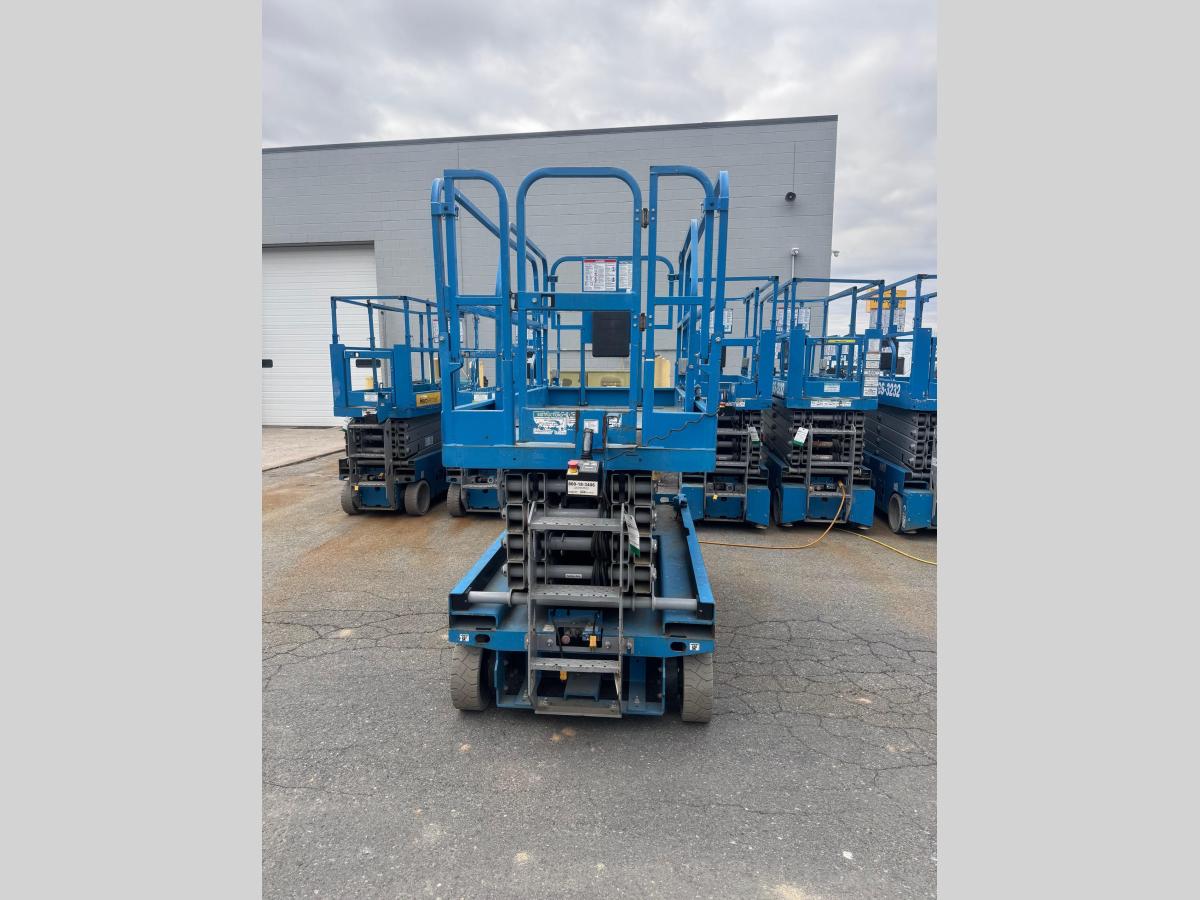 2017 Genie GS-3246