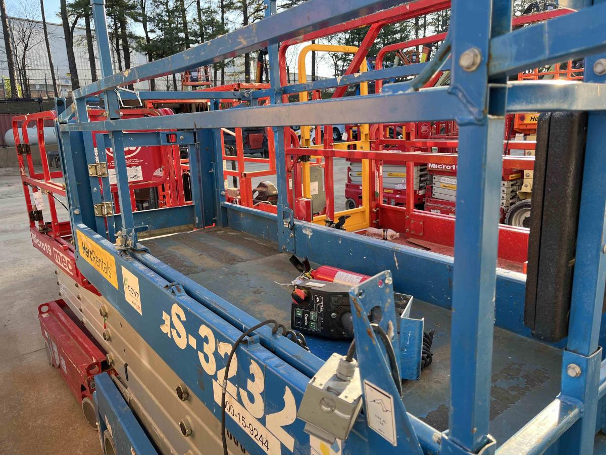 2017 Genie GS-3232