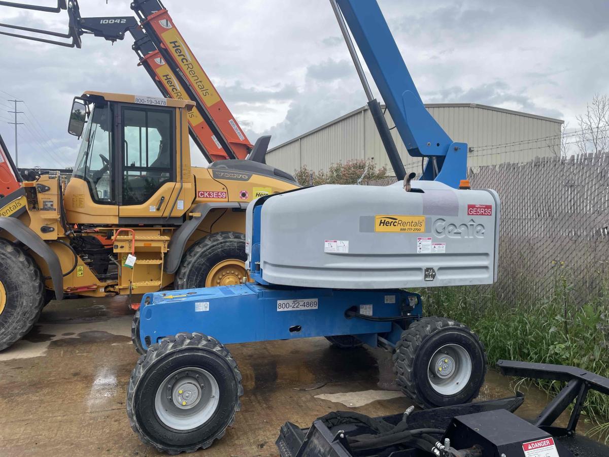 2018 Genie S-40