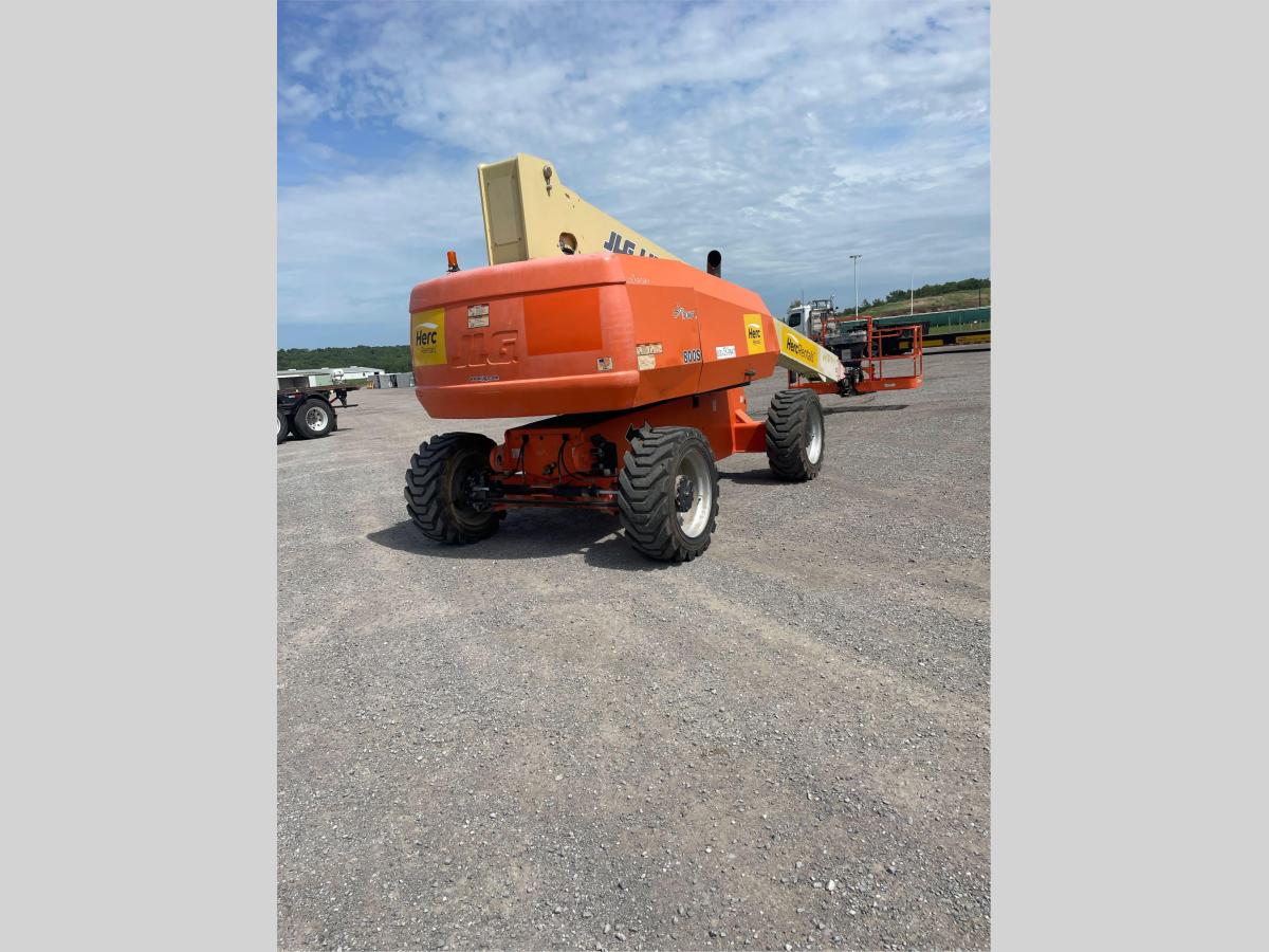 2019 JLG 800S